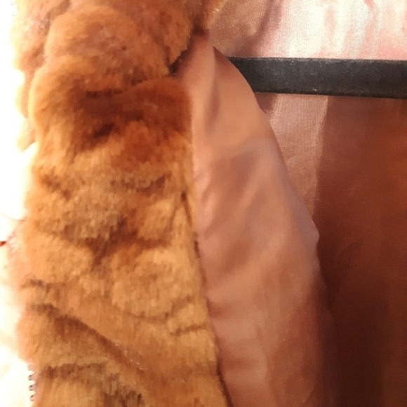 Bechamel faux fur zip up lined vest.  Medium - Picture 4 of 6